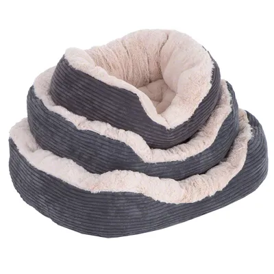 Trois paniers pour animaux empilés, tissu côtelé gris à l’extérieur et doublure intérieure beige en peluche. Tailles différentes visibles.