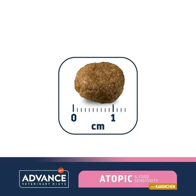 Гранула Advance Veterinary Diets Atopic & Food Sensitivity mit Kaninchen, показана до скала в сантиметри от 0 до 1 см.