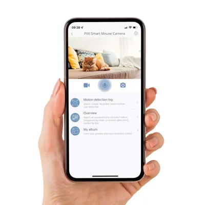 Smartphone med åben app 'PIXI Smart Mouse Camera', viser funktioner: bevægelseslog, oversigt og album til videooptagelser. Smartphone med åben app 'PIXI Smart Mouse Camera', viser funktioner: bevægelseslog, oversigt og album til videooptagelser.