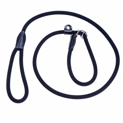 Laisse noire en corde tressée avec poignée et boucle métallique, sans marque visible, adaptée pour chien. Matière : textile avec éléments métalliques visibles.