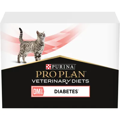 PURINA PRO PLAN VETERINARY DIETS DM ST/OX DIABETES -kissanruokapakkauksen etupuoli, näkyvissä brändi ja tuotenimi sekä kuvioitu kissa vasemmalla ylhäällä.