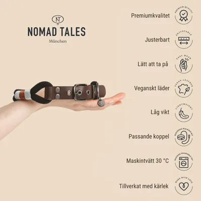 Nomad Tales München hundhalsband i veganskt läder på hand. Text: Premiumkvalitet, Justerbart, Lätt att ta på, Veganskt läder, Låg vikt, Passande koppel, Maskintvätt 30 °C, Tillverkat med kärlek.