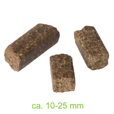 Kolme ruskeaa lemmikkien ruokapalaa, suorakaiteen muotoisia. Kuvassa vihreä teksti: ca. 10–25 mm.