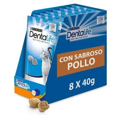 Purina Dentalife Daily Oral Care Treats para gatos, con sabroso pollo, 8 bolsas de 40 g. Imagen del envase y snacks visibles. Texto: VOHC Accepted.