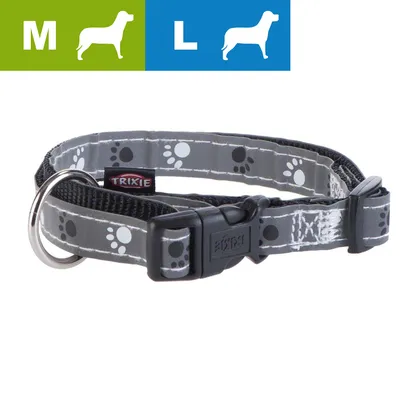 Obojek Trixie s motivem tlapek, plastová přezka, kovový kroužek, velikost M a L zobrazeny ikonami psa v zeleném a modrém poli.