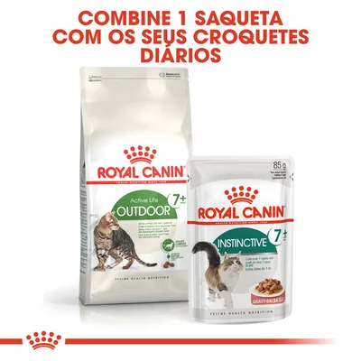 Royal Canin Active Life Outdoor 7+ ração seca e Royal Canin Instinctive 7+ saqueta húmida para gatos. Texto: Combine 1 saqueta com os seus croquetes diários.