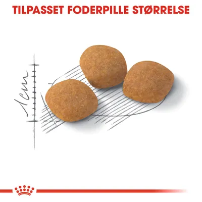 Tre foderpiller vist med størrelsesdiagram og tekst: TILPASSET FODERPILLE STØRRELSE. Skala viser cirka 1 cm.