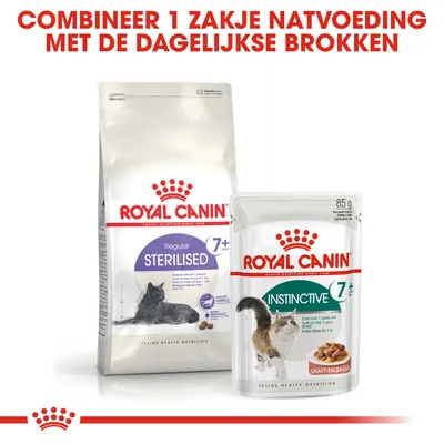Royal Canin Regular Sterilised 7+ droogvoer en Royal Canin Instinctive 7+ natvoeding. Tekst: Combineer 1 zakje natvoeding met de dagelijkse brokken.