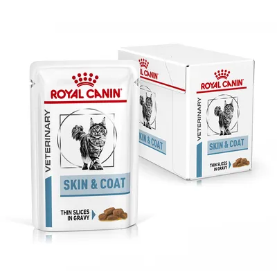 Royal Canin Veterinary Skin & Coat, sachet et boîte avec illustration de chat, mention Thin Slices in Gravy visible sur l’emballage.