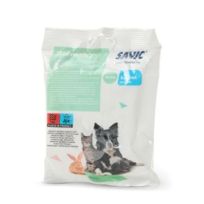 Verpakking Savic Refresh’r met afbeeldingen van hond, kat en konijn. Zichtbare tekst: 'Plastic in product', 'Odour control gel', 800 gram.