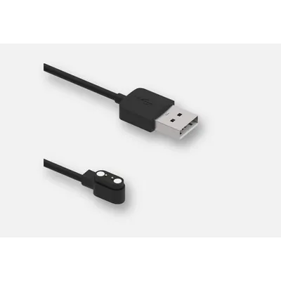 Černý USB nabíjecí kabel s magnetickým konektorem, viditelné dva konce zástrčky.