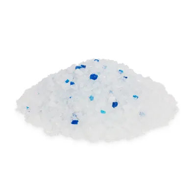 Haufen aus weissen und blauen Silikatkristallen, geeignet für Katzenstreu.