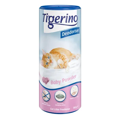 Tigerino Deodoriser Baby Powder kissanhiekan raikastaja, 700 g. Vähentää epämiellyttäviä hajuja, tehostaa paakkuuntumista, raikastaa kissanhiekan. Englanninkielinen teksti näkyvissä.