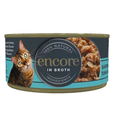 Консерва за котки encore in broth, 100% natural ingredients. Изображение на котка и храна. Видими думи: sardine, tuna fillet.