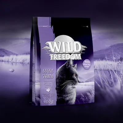 Wild Freedom Wild Hills kissanruoka, 100 % grain-free recipe, lots of fresh poultry meat & duck, 400 g. Pakkauksessa harmaa kissa ja vuoristomaisema.