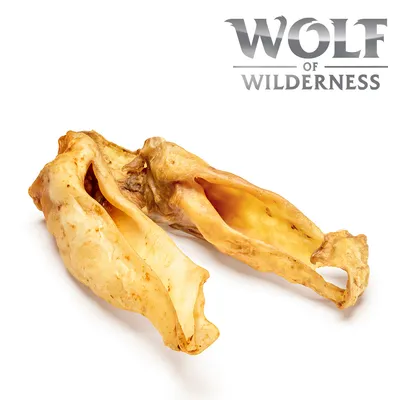Wolf of Wilderness. Due orecchie di manzo essiccate come snack da masticare naturale per cani.