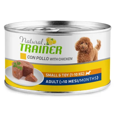 Natural Trainer hrană pentru câini cu pui, potrivită pentru câini mici (1-10 kg), adulți de la 10 luni. Imagine: bucată de hrană și câine.