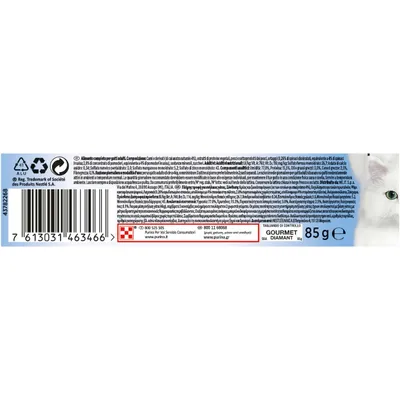 GOURMET DIAMANT 85 g kattemad, stregkode, ingrediensliste på flere sprog, Purina kontaktoplysninger, genanvendelses- og alu-symboler, del af hvid kat synlig til højre.