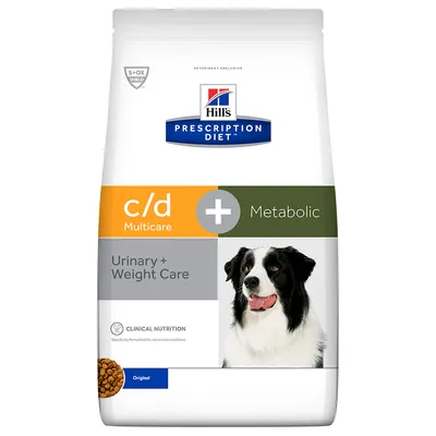 Hill's Prescription Diet c/d Multicare + Metabolic Urinary + Weight Care hondenvoer, afbeelding van hond op de verpakking, zichtbaar brokjes en merknaam.