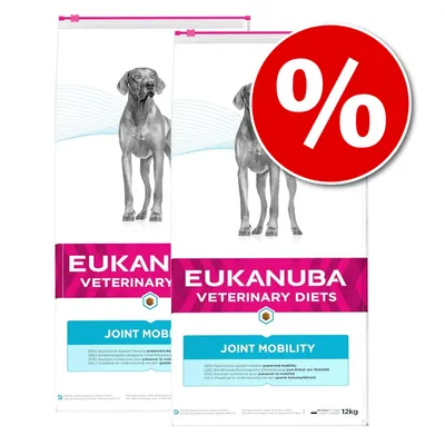 Două saci de hrană pentru câini Eukanuba Veterinary Diets Joint Mobility, 12 kg, cu simbol procent roșu pentru promoție vizibil pe ambalaj.