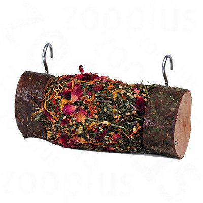 Butuc din lemn cu cârlige metalice, acoperit cu plante uscate, semințe și petale colorate vizibile pe suprafață. Butuc din lemn cu cârlige metalice, acoperit cu plante uscate, semințe și petale colorate vizibile pe suprafață.