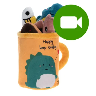 Przycisk odtwarzania wideo. Kliknij tutaj, aby obejrzeć film prezentujący produkt pluszowy kubek z napisem Happy keep smiling i zabawkami w środku. Przycisk odtwarzania wideo. Kliknij tutaj, aby obejrzeć film prezentujący produkt pluszowy kubek z napisem Happy keep smiling i zabawkami w środku.