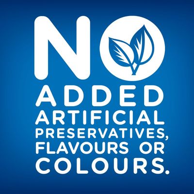 NO ADDED ARTIFICIAL PRESERVATIVES, FLAVOURS OR COLOURS. Текстът е на английски език и посочва липса на изкуствени консерванти, аромати или оцветители.