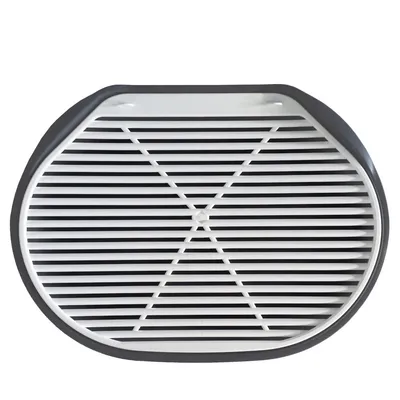 Filtro di ricambio in plastica bianca con griglia orizzontale e bordo nero, forma ovale. Nessun marchio o testo visibile.