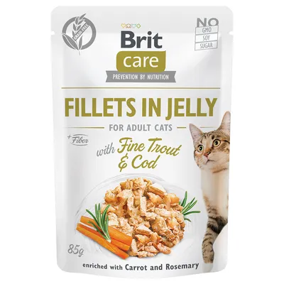 Brit Care Fillets in Jelly for Adult Cats med Fine Trout & Cod, 85 g. Kornfri, ingen GMO, soja eller sukker. Beriget med gulerod og rosmarin. Billede af kat og foder på emballagen.
