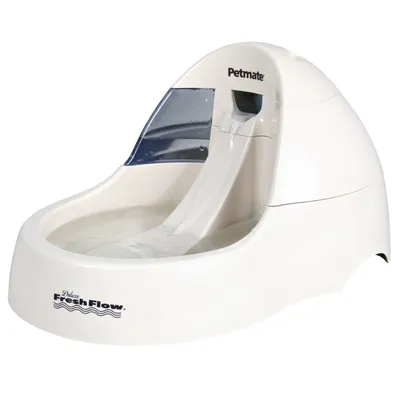 Petmate Deluxe Fresh Flow juoma-automaatti, jossa virtaava vesi ja valkoinen design.