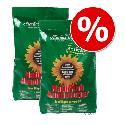 Dve zelené balenia Markus-Mühle NaturNah Hundefutter kaltgepresst s nápisom „mit Acticell Fruchtepower“ a veľkým červeným symbolom percenta v pravom hornom rohu.