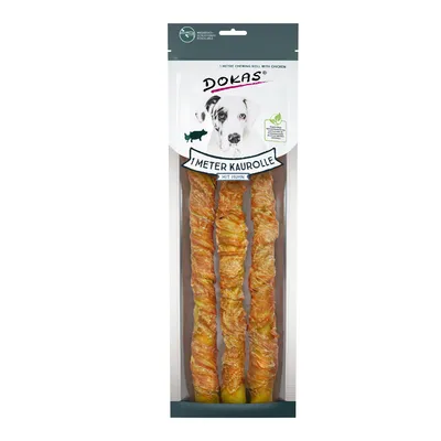 Dokas 1 Meter Kaurolle mit Huhn - koiran pururulla, pakkauksessa kolme pitkää rullaa, näkyvissä kanalla päällystetty tuote ja koiran kuva etiketissä.