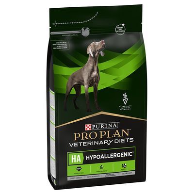 Zak Purina Pro Plan Veterinary Diets HA Hypoallergenic hondenvoer met afbeelding van hond en tekst: 'HA Hypoallergenic', 'Veterinary Nutrition', 'Purine & Maïs', 'Ondersteunt huid'.
