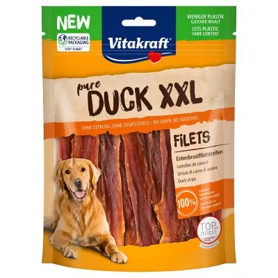 Vitakraft pure DUCK XXL Filets, senza cereali né additivi, 100% petto d'anatra, confezione riciclabile, meno plastica, marchio TOP MARKE, immagine di filetti e cane sul fronte.