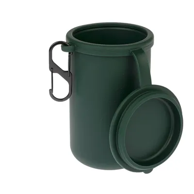 Boîte cylindrique verte en plastique avec couvercle amovible et mousqueton métallique noir fixé sur le côté.