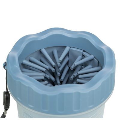 Niebieski pojemnik z elastycznymi silikonowymi włoskami wewnątrz, odpowiedni do czyszczenia łap.