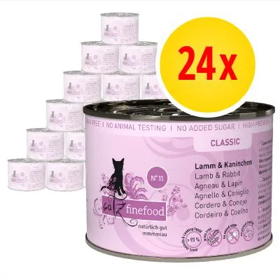 Multipack med 24 burkar catz finefood Classic N°11 Lamm & Kanin, text: gluten free, no animal testing, no added sugar. Synlig etikett på burk med svart katt och rosa bakgrund. Multipack med 24 burkar catz finefood Classic N°11 Lamm & Kanin, text: gluten free, no animal testing, no added sugar. Synlig etikett på burk med svart katt och rosa bakgrund.