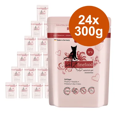 Lot de 24 sachets catz finefood N°3 volaille, 300 g chacun. Texte visible : Made in Germany, natürlich gut mmmmiau, sans sucre ajouté, non testé sur les animaux, 95 % viande.