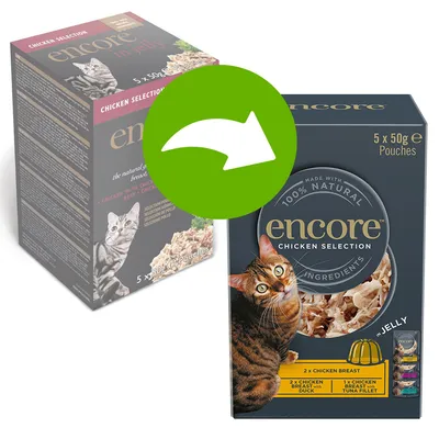 Ny emballage af encore Chicken Selection kattefoder, 5 x 50 g poser. Tekst: 100% natural ingredients, 2 x chicken breast, 2 x chicken breast with duck, 1 x chicken breast with tuna fillet.