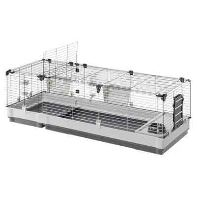Grande cage rectangulaire en plastique gris avec structure en métal, deux portes sur le dessus, abreuvoirs et mangeoires visibles à l’intérieur.
