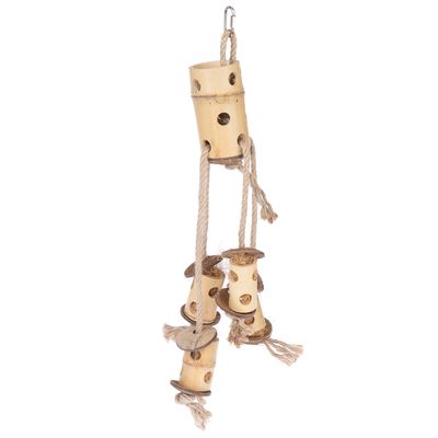 Giocattolo sospeso in bambù con corde e fori, adatto per gioco interattivo. Con gancio in metallo per il fissaggio.
