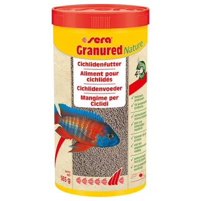 Sera Granured Nature kirjoahvenruoka, 565g, erityisen proteiinipitoinen tasapainoiseen ruokintaan. Kuvassa punainen ja sininen kirjoahven.