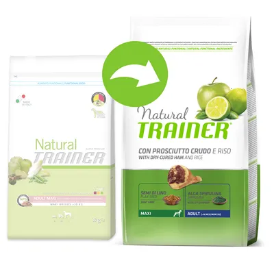 Pungi de hrană pentru câini Natural Trainer Adult Maxi, una veche și una nouă, cu text vizibil: 'CON PROSCIUTTO CRUDO E RISO', imagini de mere verzi, lămâie, șuncă, semințe de in, alga spirulină.