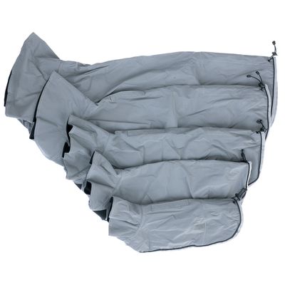 Grauer, faltbarer Hundemantel mit verstellbaren Kordeln und Klettverschlüssen. Sichtbar sind mehrere Grössenoptionen.