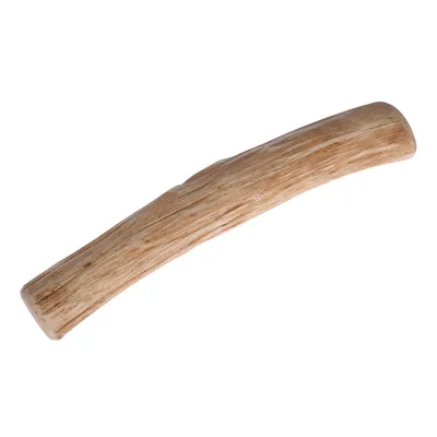 Natürliches Kauspielzeug aus Holz in länglicher Form, geeignet für Haustiere. Glatte Oberfläche mit sichtbarer Maserung.