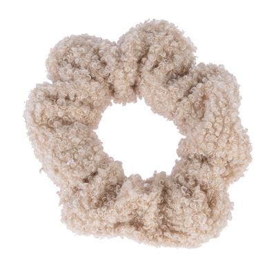 Ensemble beige comprenant trois colliers réglables, une laisse avec mousqueton métallique et un chouchou assorti, tous en tissu bouclé.