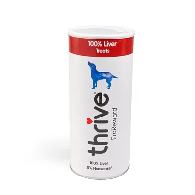 Boîte de friandises pour animaux Thrive ProReward, texte visible : 100% Liver Treats, 100% Liver 0% Nonsense. Silhouette bleue de chien sur l’emballage.
