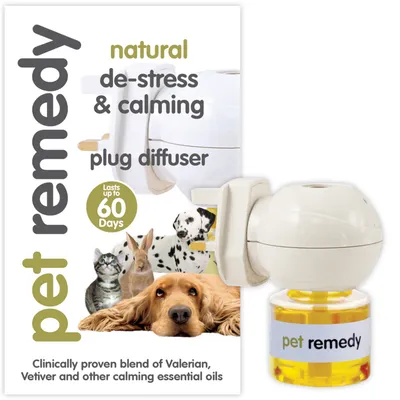 Pet remedy natural de-stress and calming plug diffuser, lasts up to 60 days. Clinically proven blend of Valerian, Vetiver and other calming essential oils.