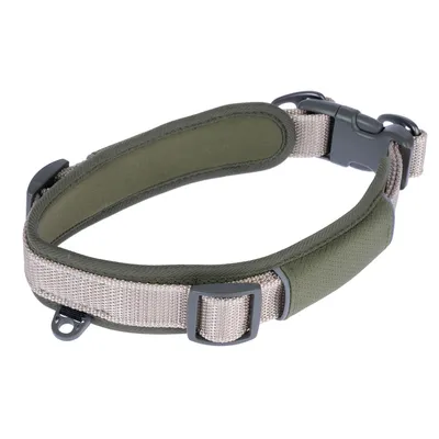 Grønt og beige justerbart halsbånd med kliklås og metalring, polstret for ekstra komfort.