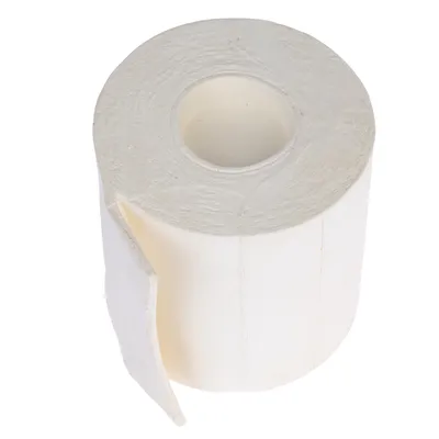 Rouleau de papier blanc, une feuille partiellement détachée visible. Aucun texte ou marque apparente.